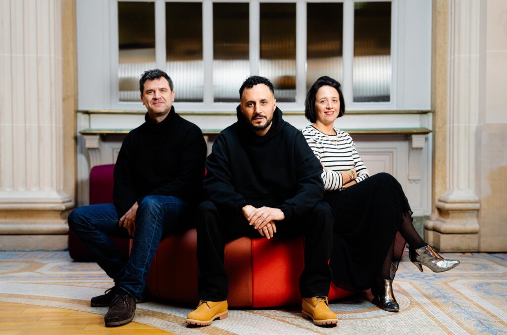 Emmanuel Perrot, Dj Kore et Marie-Anne Robert annoncent l'acquisition d'A.W.A par Sony Music France.