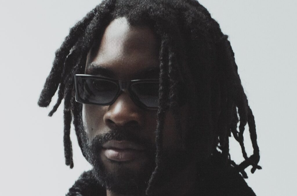 Damso lors de son shooting pour la couverture de Billboard France.